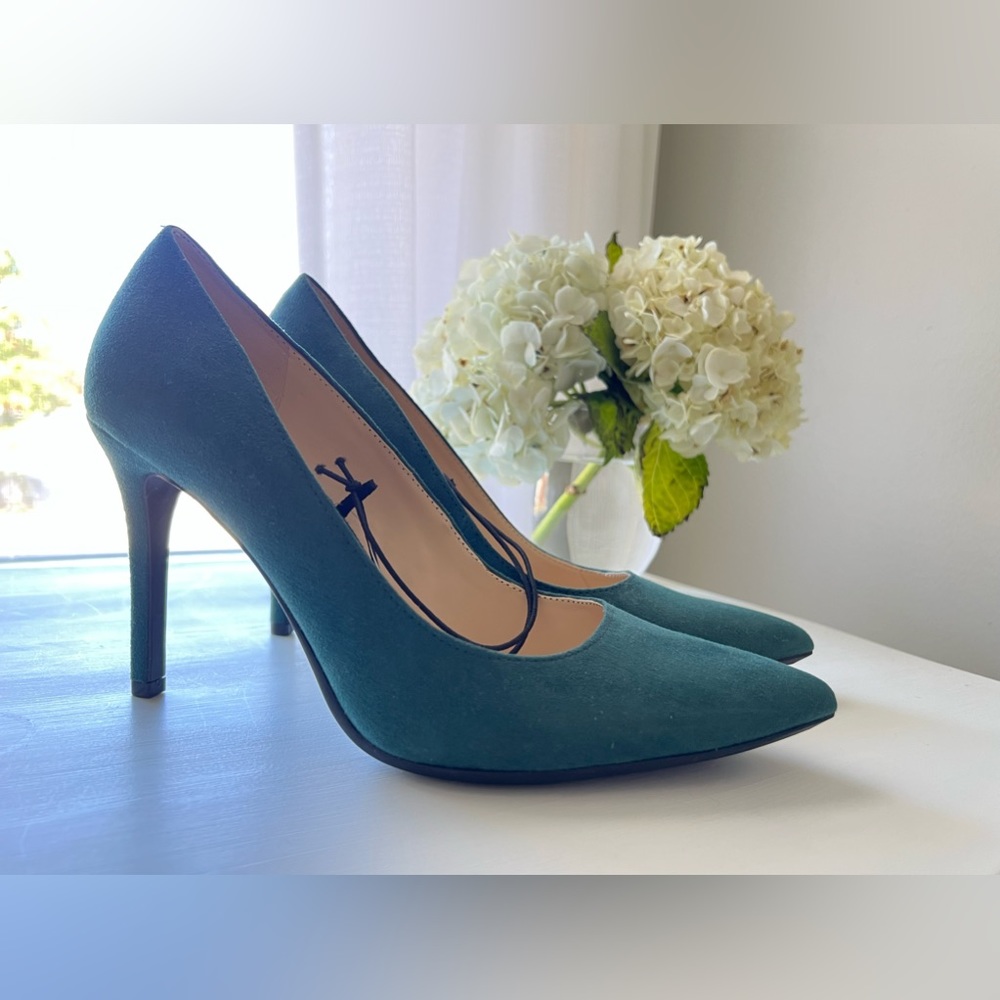 New Nine West 9X9 Pointy Toe Green Suede Pumps